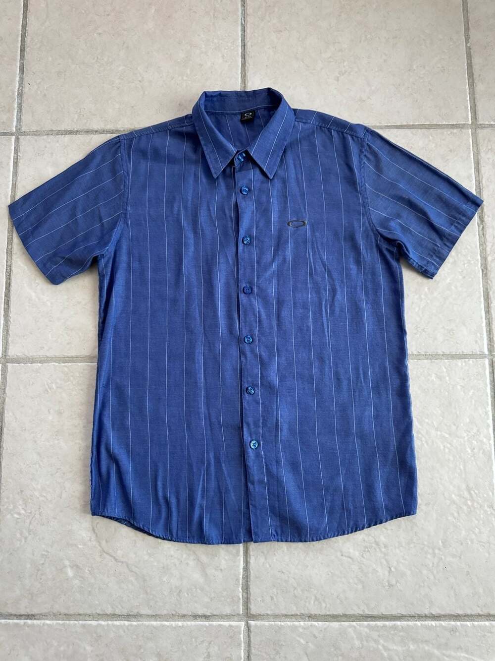 Oakley Vintage Y2K Blue Pinstripe Short-Sleeve Button-Down Shirt Medium